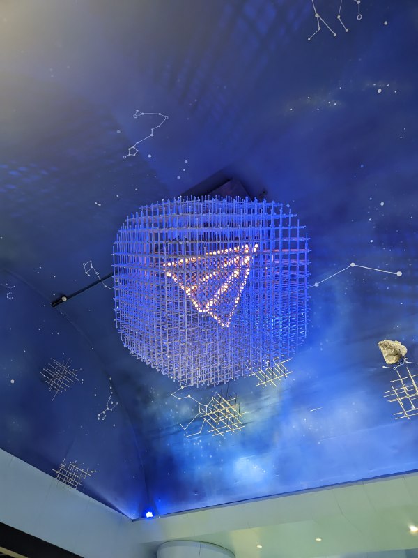 北太平庄天花板​原谅我没怎么见过世面😂​但真的好看🐱